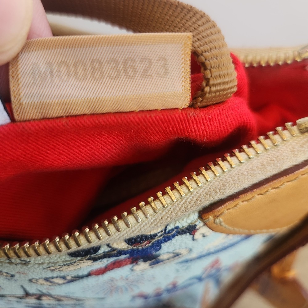 Dooney & Bourke 2016 Disney Parks 1/2 Marathon Weekend Crossbody Bag Purse Tote - Picture 14 of 16